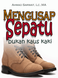 Mengusap Sepatu Bukan Kaus Kaki